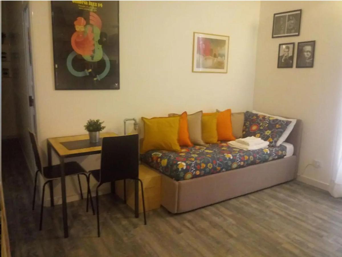 Vesuvius A Mezzocannone Apartment Наполи Екстериор снимка
